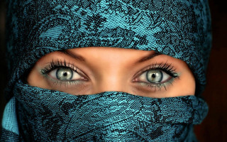 Blue eyes scarf snake skin - perfect eye free wallpaper