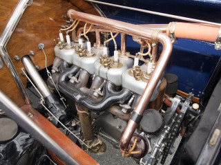 Car engine closeup pipes valves - coppo di marcovaldo free wallpaper