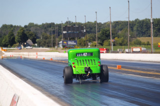 Green truck race track trees - a race track free wallpaper