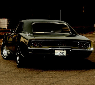 Green car parked dark road - godray free wallpaper