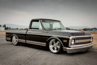 Black truck parking lot grass - a black truck free wallpaper