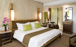 Bed blanket pillows table vase - a vase free wallpaper