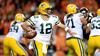 Football player throwing ball game 6 - art fitzpatrick free wallpaper