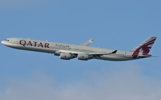 Large jet qanta logo red - a large passenger free wallpaper