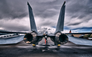 Jet plane runway cloudy sky 2 - a runway under a cloudy sky free wallpaper