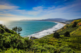 Beach hilltop view blue sky - a blue sky and ocean in the background free wallpaper