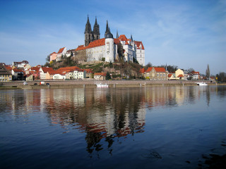 Castle red roof reflection lake - a matte painting free wallpaper