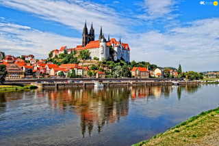 River boat castle bridge background - a castle in the background free wallpaper
