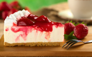 Cheesecake strawberries wooden board fork - a wooden board free wallpaper