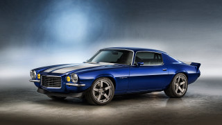 Blue car studio spotlight black - a spotlight behind free wallpaper