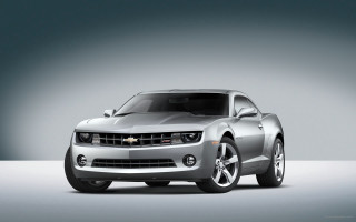 Silver chevrolet camaro studio gray - a studio setting free wallpaper