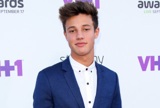 Young man blue suit red - red free wallpaper