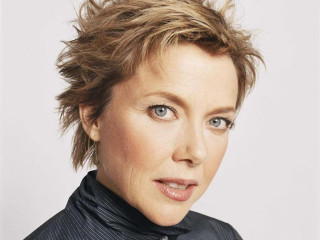 Woman short haircut black jacket - a short haircut free wallpaper