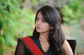 Woman red black sari green - movie still frame free wallpaper