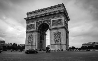 Black white arch city square - ambient occlusion free wallpaper