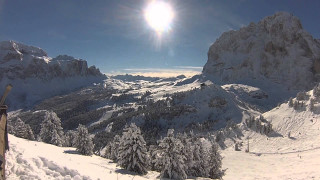 Snowboarder snowy mountain slope sun - a snowboard free wallpaper