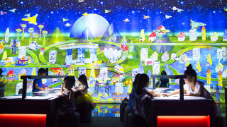 Group people table projection city - interactive free wallpaper