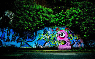 Graffiti covered face bush green 2 - a graffiti free wallpaper