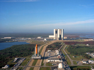 Large rocket city lake bridge - aerial free wallpaper