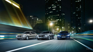 Three cars night street motion - the street and buildings free wallpaper