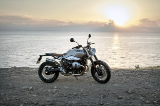 Motorcycle beach ocean sunset sunrise - the sun setting free wallpaper