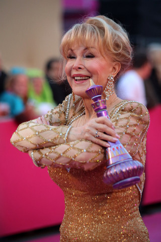 Woman gold dress purple object - edna mann free wallpaper