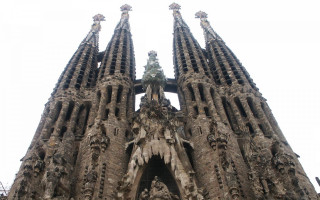 Tall building statues front top - the front of its free wallpaper