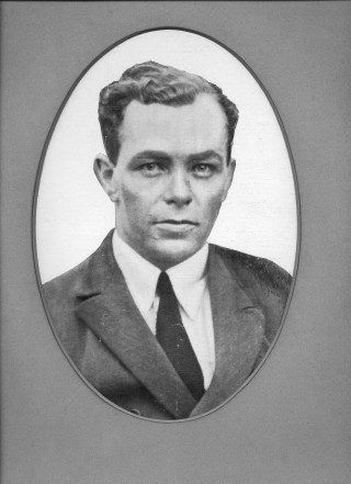 Man suit portrait blackwhite gray - free portrait wallpaper