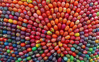 Colorful display of eggs circle - colour free wallpaper