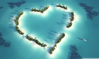 Heart shaped island boat water 2 - the middle free wallpaper