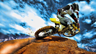 Man riding dirt bike hill - a dirt bike free wallpaper