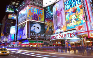 Busy city night neon signs - a busy city street free wallpaper