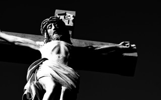 Jesus statue cross black white - a flemish baroque free wallpaper