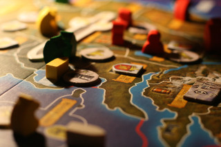 Board game wooden pieces world - bourgeoi free wallpaper