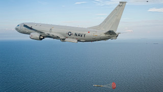 Military plane ocean parachute landing - turnaround free wallpaper