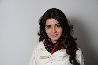 Woman scarf white coat black - aaa game free wallpaper
