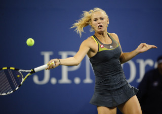 Woman hitting tennis ball court - a court free wallpaper