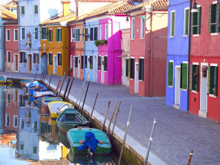 Boats colorful buildings riverside dock - evgeny lushpin free wallpaper