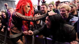 Woman caged bodysuit crowd concert - a concert free wallpaper