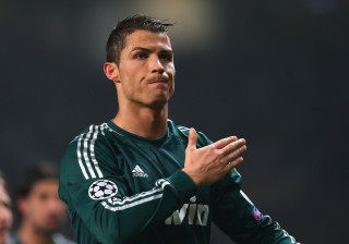 Man green jersey clapping hands - heroic free wallpaper