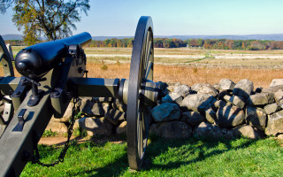 Cannon rock wall field trees - depth of field free wallpaper