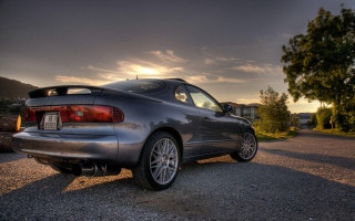 Car parked sunlight clouds tree - a tree in the foreground free wallpaper