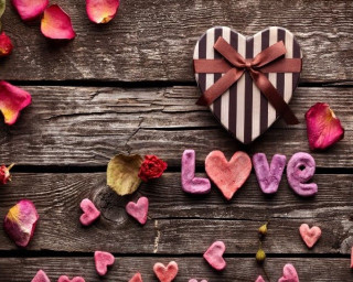 Heart shaped box bow flowers 2 - box free wallpaper