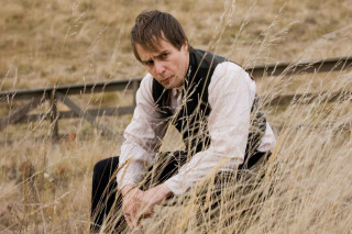Man vest crouching field tall - tall free wallpaper