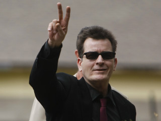 Man suit peace sign sunglasses - sunglass free wallpaper