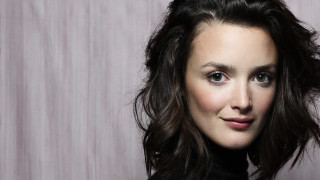 Woman long hair portrait black - camille bouvagne free wallpaper