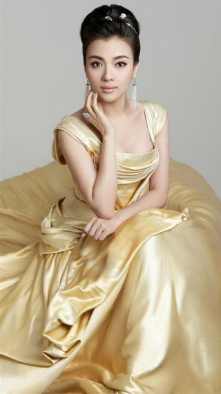 Golden dress sitting pillow elegant - golden free wallpaper