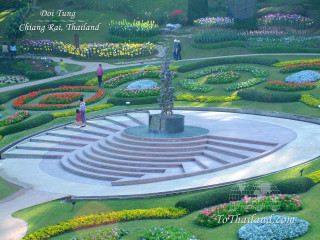 Garden fountain flowers people walking - chang daichien free wallpaper