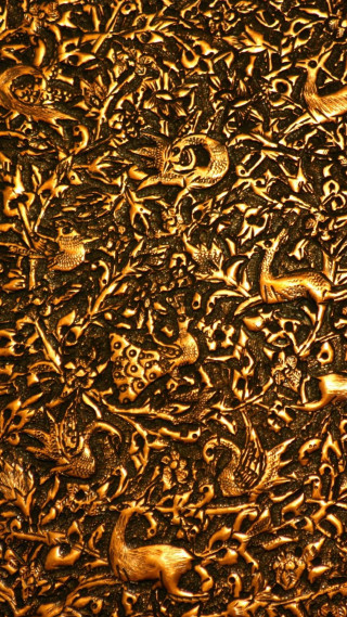 Gold plate birds closeup surface - bird free wallpaper