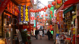 Narrow street signs decorations people - a narrow street free wallpaper